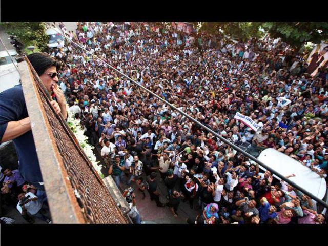 A glimpse of the actor's popularity as he throws kisses to the milling fans.