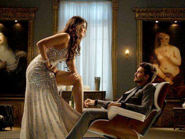 The film stars Sonam Kapoor, Bipasha Basu, Abhishek Bachchan, Neil Nitin Mukesh, Bobby Deol, Omi Vaidya and Sikander Kher.