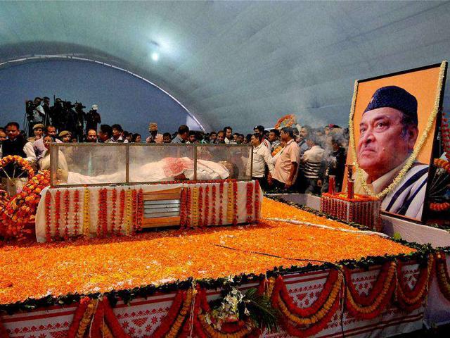 Fans of music maestro Bhupen Hazarika stand in queue outside Judges’ field to pay their last respects.