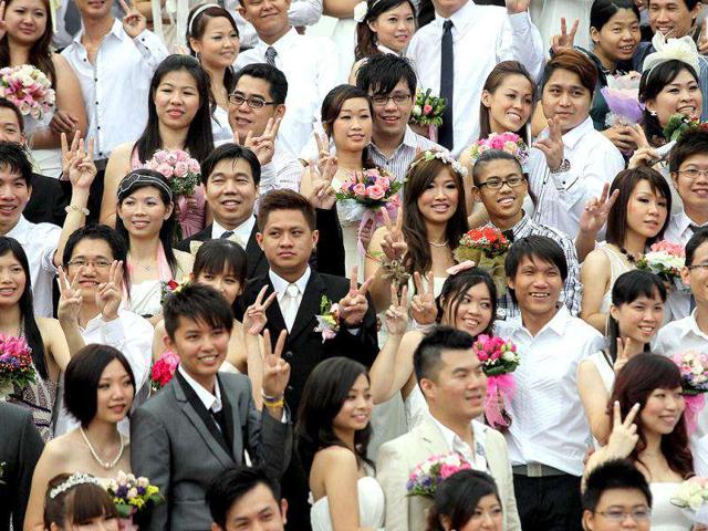 Newlywed couples pose for photographs during a mass wedding ceremony at the Thean Hou temple in Kuala Lumpur. AFP