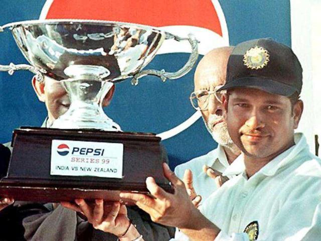Sachin Tendulkar shows off the Pepsi Challanger trophy 02 November 1999. India won the series against New Zealand during the final Test match ending in a draw played at the Sardar Patel stadium at Ahmadabad. Scores his first Test double century (217 runs against New Zealand). AFP PHOTO Sachin Tendulkar shows off the Pepsi Challanger trophy 02 November 1999. India won the series against New Zealand during the final Test match ending in a draw played at the Sardar Patel stadium at Ahmadabad. Scores his first Test double century (217 runs against New Zealand). AFP PHOTO