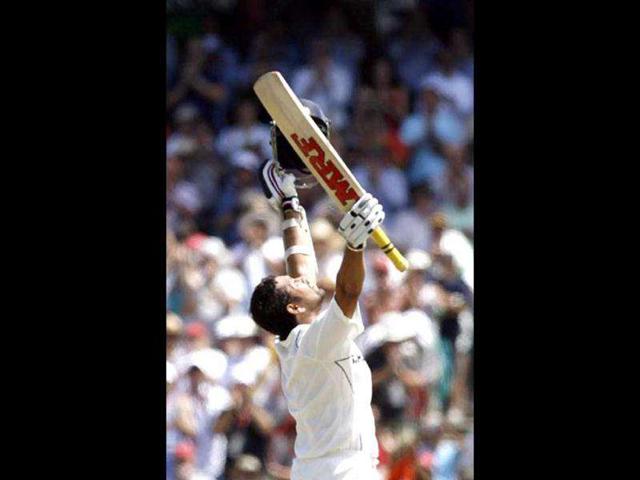 Sachin Tendulkar waves his bat after scoring a century against Pakistan during a first ODI match between Pakistan and India at The Arbab Niaz Stadium in Peshawar, 06 February 2006. Pakistan captain Inzamam-ul Haq won the toss and sent India in to bat in the first limited-overs international. AFP PHOTO/Aamir Qureshi