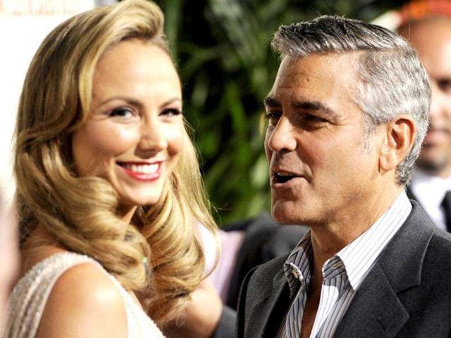 George-Clooney-mingles-with-his-girlfriend-Stacy-Keibler-on-the-red-carpet