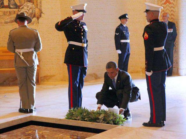 US President Barack Obama lays a wreath at the tomb of an unknown soldier at the Australian War Memorial in Canberra.