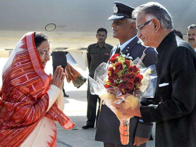 Rajasthan Governor Shivraj Patil receives President Pratibha Patil on her arrival at Nal Airport in Bikaner.