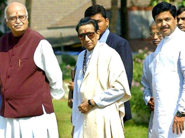Mumbai-FILES-This-picture-taken-30-December-2003-shows-politician-Bal-Thackeray-C-accompanied-by-deputy-prime-minister-Lal-Krishana-Advani-L-and-senior-Bharatiya-Janata-Party-BJP-leader-Pramod-Mahajan-R-as-they-walk-to-address-a-press-conference-at-the-Mayor-s-Bunglow-in-Bombay--AFP-Photo-Sebastian-D-Souza Mumbai-FILES-This-picture-taken-30-December-2003-shows-politician-Bal-Thackeray-C-accompanied-by-deputy-prime-minister-Lal-Krishana-Advani-L-and-senior-Bharatiya-Janata-Party-BJP-leader-Pramod-Mahajan-R-as-they-walk-to-address-a-press-conference-at-the-Mayor-s-Bunglow-in-Bombay--AFP-Photo-Sebastian-D-Souza