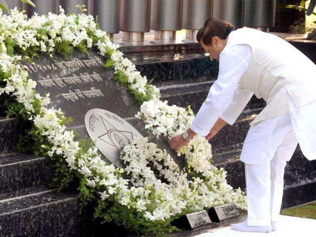 Chief minister of Maharashtra Prithviraj Chavan pays tributes to the victims of 26/11 Mumbai terror attacks on its 3rd anniversary in Mumbai.