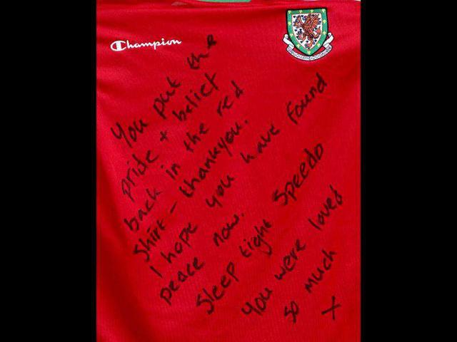 Tributes to Wales manager Gary Speed hang on a gate outside Cardiff City's stadium in Cardiff. Gary Speed, the manager of the Wales national team, was found dead on Sunday at the age of 42, the Football Association of Wales (FAW) said in a statement on Sunday. Reuters/Phil Noble