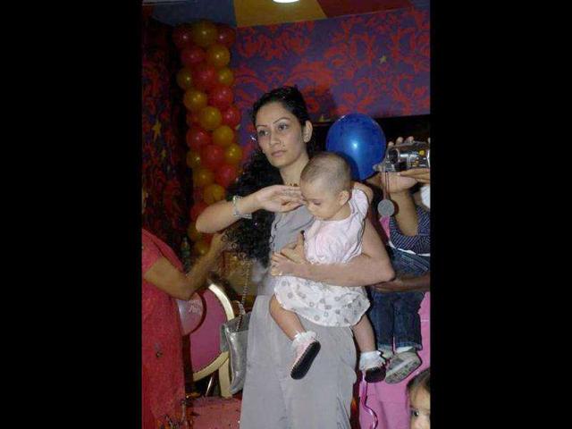 Maanyata with daughter Iqra.