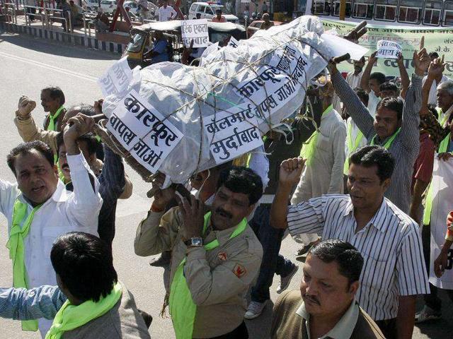 Members of various trade organisations staged a protest rally and took out a mock funneral procession of noted multi national retailer Carrefour before burning its effigy, against FDI, at Murlipura area in Jaipur.