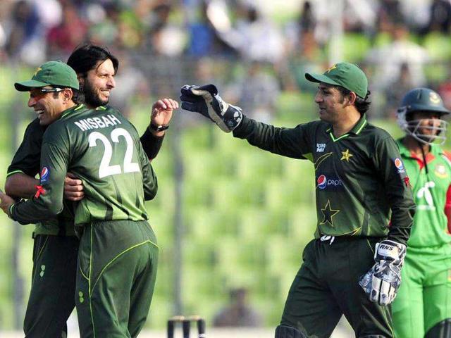 Pakistani bowler Shahid Afridi (L) celebrates with teammates after the dismissal of Bangladeshi batsman Shakib Al Hasan (R) during their first ODI match at the Sher-e-Bangla National Cricket Stadium in Dhaka.