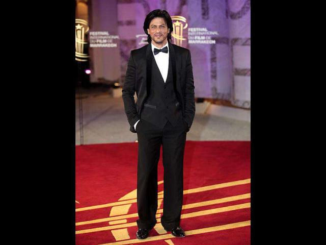 -The-actor-strikes-a-pose-as-he-arrives-for-the-event