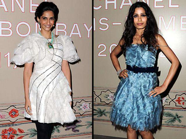 It was a big moment for Indian fashion as international designer Karl Lagerfeld's brought India to Paris Fashion Week with his Paris-Bombay collection. B-Town's very own style diva Sonam Kapoor and internationaaly-acclaimed actor Freida Pinto witnessed the event with style and grace.