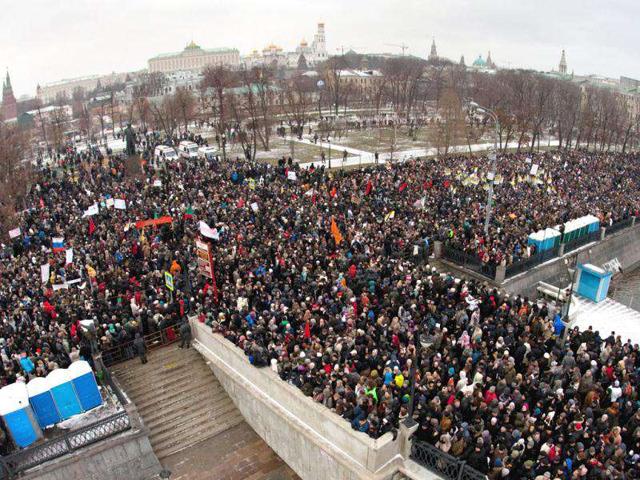 An arial view shows crowds gathering at Bolotnaya Square during an opposition protest action against the alleged mass fraud in the December 4 parliamentary polls in central Moscow. Tens of thousands of election protesters turned out in Moscow and other major cities across Russia in open defiance to strongman Vladimir Putin's 12-year rule.