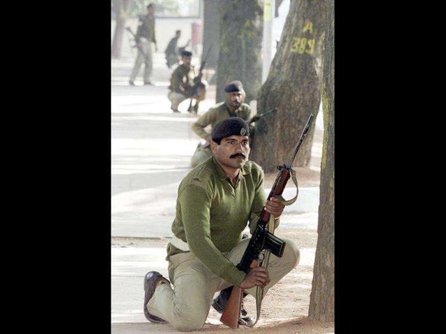 Policemen guard the street outside the Parliament in New Delhi on December 13, 2001. A group of armed men opened fire in India's parliament on Thursday, killing several people in an unprecedented attack on the seat of government in a nation frequently racked by violence. REUTERS/File photo