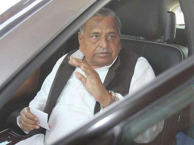 Samajwadi Party president, Mulayam Singh Yadav leaves after attending the winter session of Parliament, at Parliament House in New Delhi. (HT Photo/Sonu Mehta)
