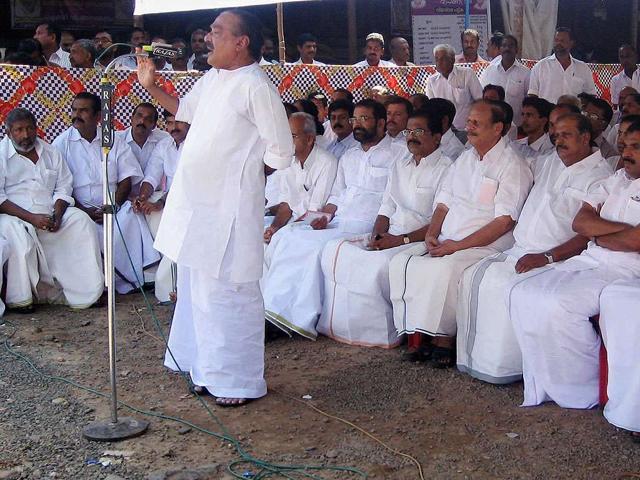 Kerala Finance Minister K M Mani inaugurating a day long UDF fast in Kottayam demanding construction of a new Mullaperiyar dam.