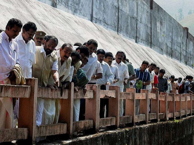 Members of Kerala Assembly Committee visiting the Mullaperiyar dam in Idukki.
