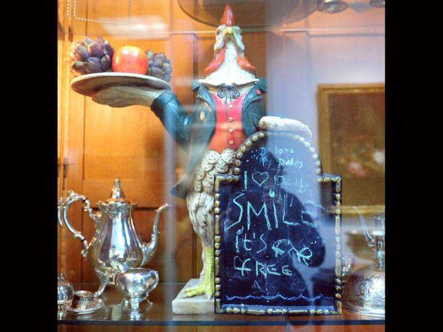 A Rooster Chalkboard with note from Michael Jackson's children which reads "love Daddy / I (heart) Daddy / SMILE it's for free", estimated between US$400 - $600.00.(AFP PHOTO / Frederic J. Brown)