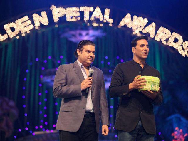 Akshay Kumar alongwith Sajid Khan hosts the award function.