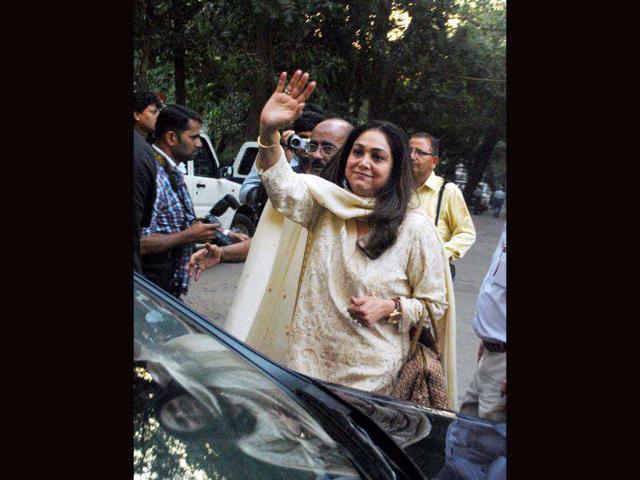 Tina Ambani the wife of Reliance ADAG chief Anil Ambani arrives to pay tribute to actor Dev Anand during a condolence meeting in Mumbai on Friday. (UNI)
