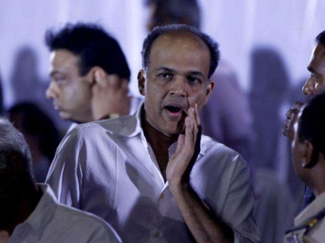 Bollywood director Ashutosh Gowariker greets people during a memorial service for legend Dev Anand in Mumbai on Friday. (HT Photo/Sattish Bate)