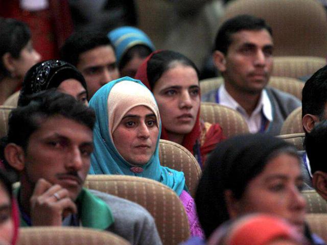 Students listening to Omar Abdullah during a function held in connection with the distribution of appointment letters under Himayat project launched to provide skill development training to the unemployed youth of Jammu and Kashmir in Srinagar. HT Photo/Waseem Andrabi