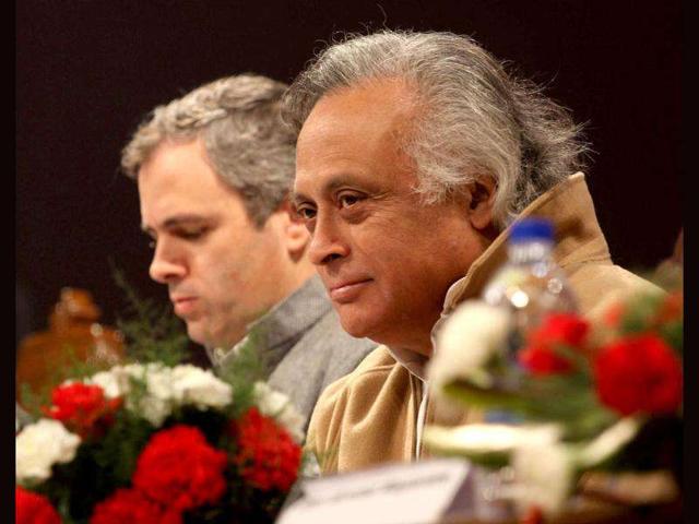 Jairam Ramesh and Omar Abdullah shares stage with during a function held in connection with the distribution of appointment letters under Himayat project launched to provide skill development training to the unemployed youth of Jammu and Kashmir in Srinagar. HT Photo/Waseem Andrabi