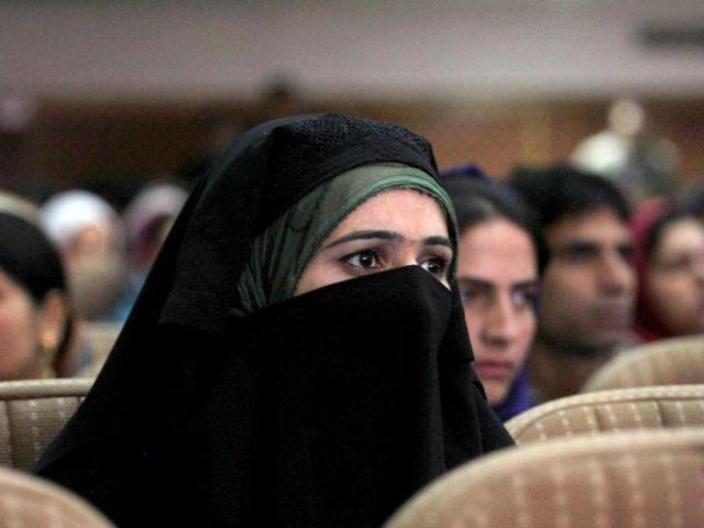 Students listening to Omar Abdullah during a function held in connection with the distribution of appointment letters under Himayat project launched to provide skill development training to the unemployed youth of Jammu and Kashmir in Srinagar. HT Photo/Waseem Andrabi