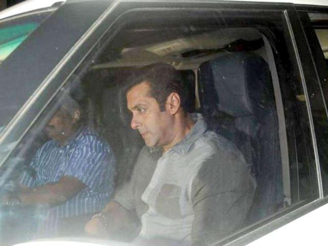 Salman Khan arrives to attend his nephew Nirvaan's birthday. Salman Khan arrives to attend his nephew Nirvaan's birthday.