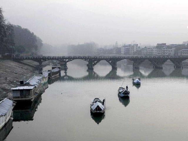 Kashmiri workers remove silt from the River Jehlum on a cold morning in Srinagar. AP Photo/Dar Yasin