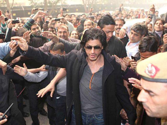 SRK surrounded by his fans at HT House. (HT Photo/Raj K Raj)