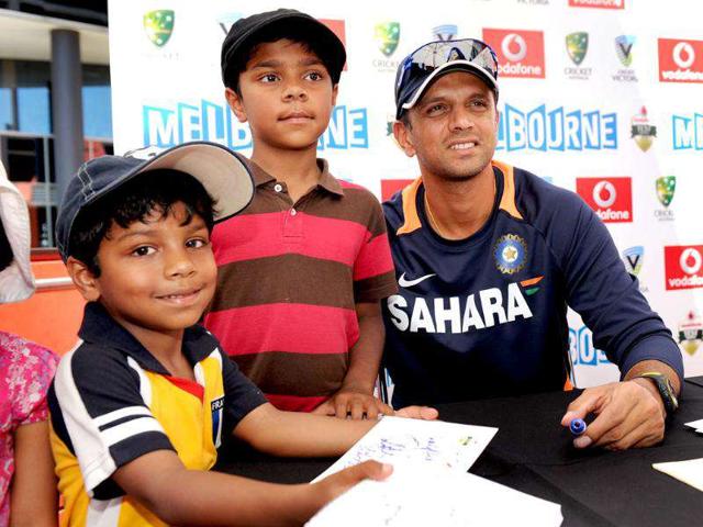 Cricketer Rahul Dravid (R) poses with fans as members of the Indian and Australian teams meet the public at an event in Melbourne. AFP Photo/William West