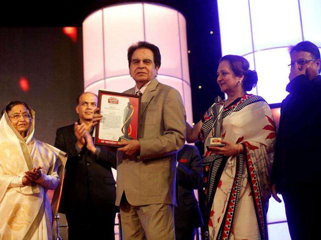 Dilip Kumar poses with the award along with wife Saira Bano. (UNI Photo)