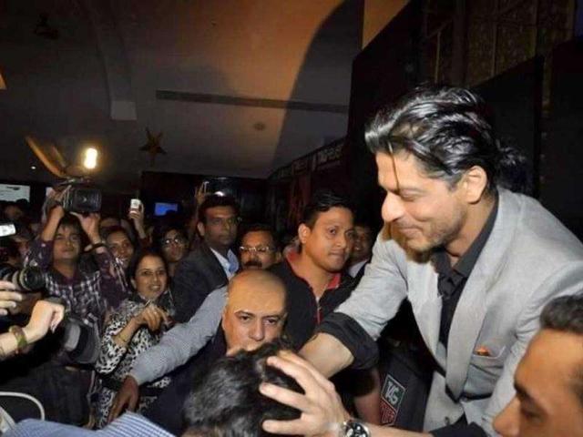 Shah Rukh meets excited fans.