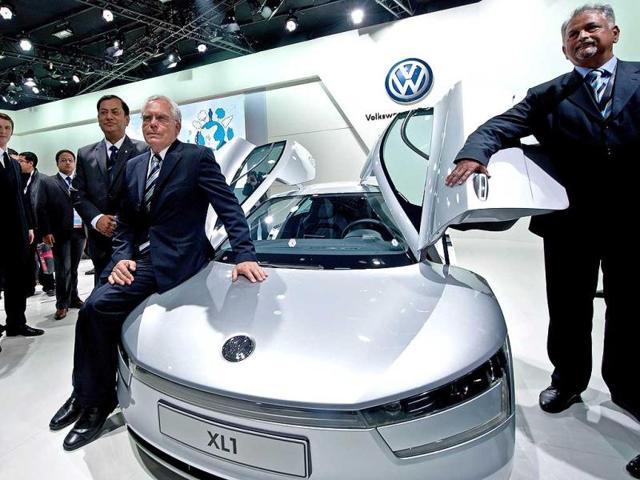 U Hackenberg (L), member of the board of managment Volswagen, poses with the Volkswagen XL1 concept car at the 2012 India Auto Expo, Pragati Maidan in New Delhi. (AFP Photo/Manan Vatsyayana)