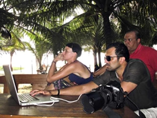 Here's another behind the scenes shot. Here's another behind the scenes shot.