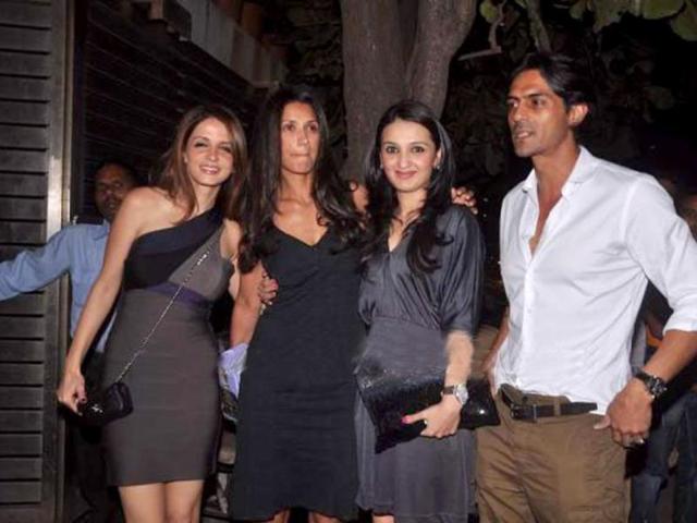 Susanne Khan poses with Arjun Rampal and Mehr Jessia.