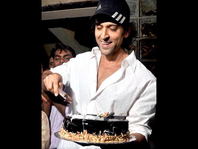 Hrithik Roshan's fans across the country undertake charity work to mark  their idol's birthday! - Bollywood News - IndiaGlitz.com