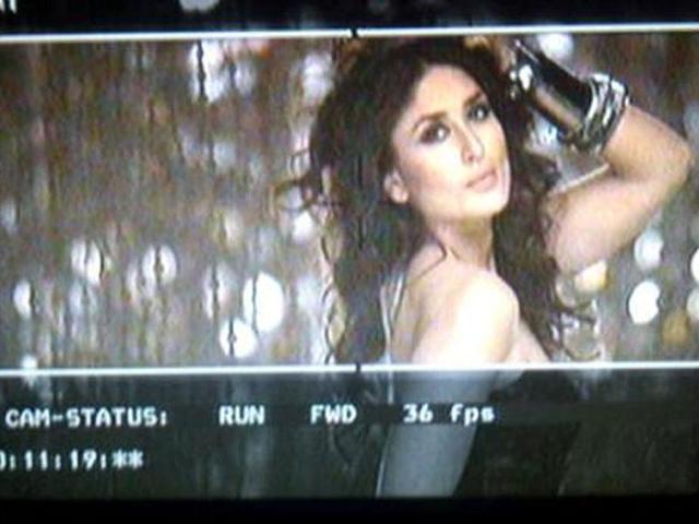 Kareena Kapoor while shooting the movie. Kareena Kapoor while shooting the movie.