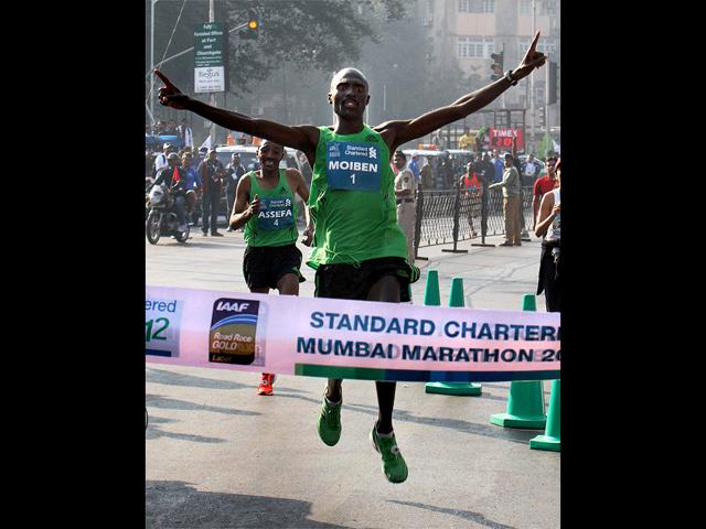 -Kenya-s-Laban-Moiben-celebrates-on-winning-the-Standard-Chartered-2012-Mumbai-Marathon-on-Sunday-PTI-Photo-Shirish-Shete