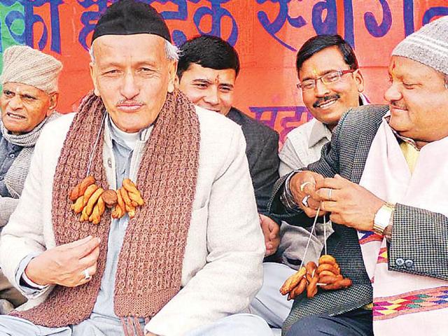 BJP-leader-Bhagat-Singh-Koshyari-with-ghughutia-garland-in-Bageshwar-HT