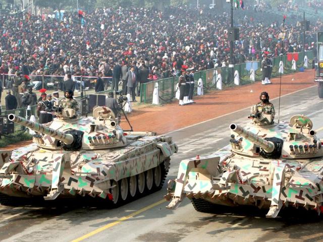 T-72 FWMP tanks pass before the saluting base during the Republic Day full dress rehearsal at Rajpath in New Delhi. (HT Photo/Mohd Zakir)