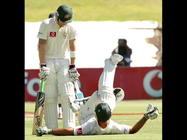 Ricky Ponting loosens up with captain Michael Clarke prior to the start of play on day 4 of the fourth cricket Test match against India at the Adelaide Oval. AFP