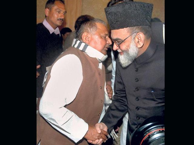 Samajwadi-Party-chief-Mulayam-Singh-Yadav-with-Shahi-Imam-of-Jama-Masjid-Maulana-Ahmad-Bukhari-in-Lucknow-PTI