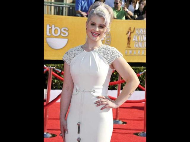 Kelly Osbourne arrives at the 18th Annual Screen Actors Guild Awards held at the Shrine Auditorium in Los Angeles, California. (AFP Photo)