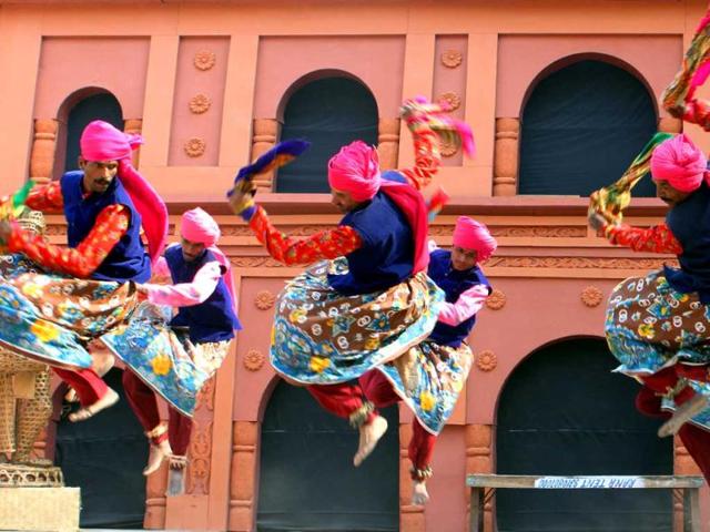 Artists from Maharashtra perform during the press preview for the 26th Surajkund Crafts Fair. HT Photo/Mohd Zakir