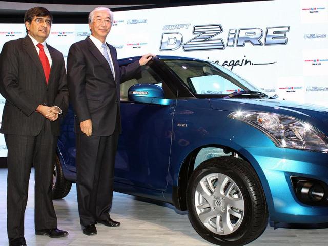 Managing director and CEO of Maruti Suzuki India Shinzo Nakanishi (L) and executive director of Maruti Suzuki India Mayank Pareek (R) pose with newly unveiled Swift DZire in New Delhi. HT/Sunil Saxena