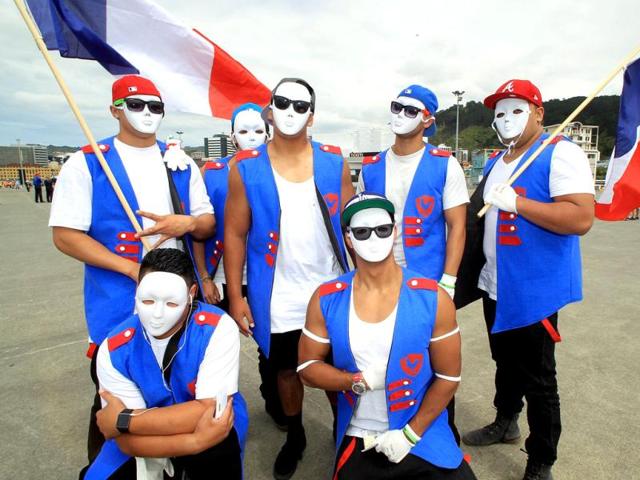 Rugby sevens fans arrive dressed up during the Rugby Sevens tournament in Wellington. AFP PHOTO /MARTY MELVILLE