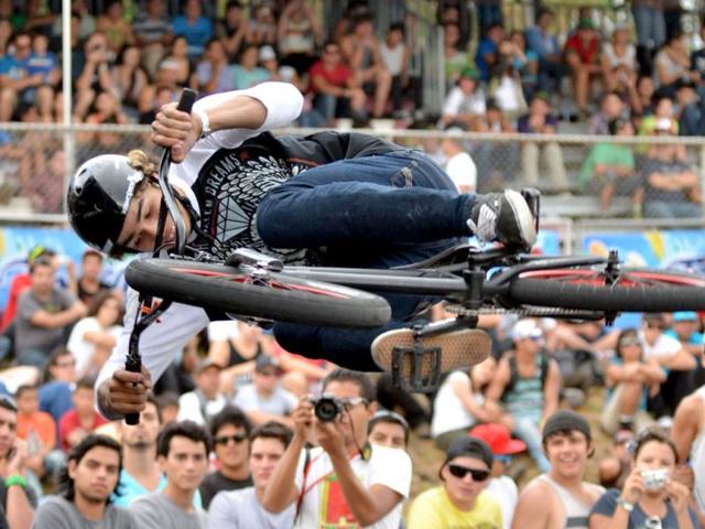 Glen Slayer of United States performs during the Extreme Sports International Festival, in La Guacima, Alajuela, 25 Km west of San Jose, Costa Rica. AFP PHOTO/Ezequiel BECERRA